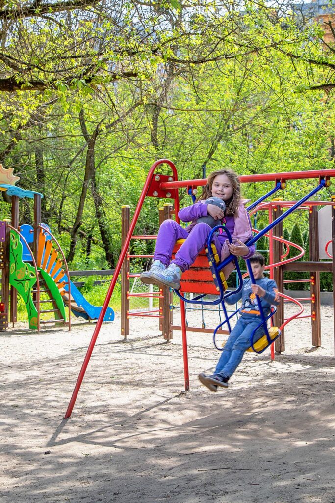 Ресторан з дитячим ігровим майданчиком на свіжому повітрі