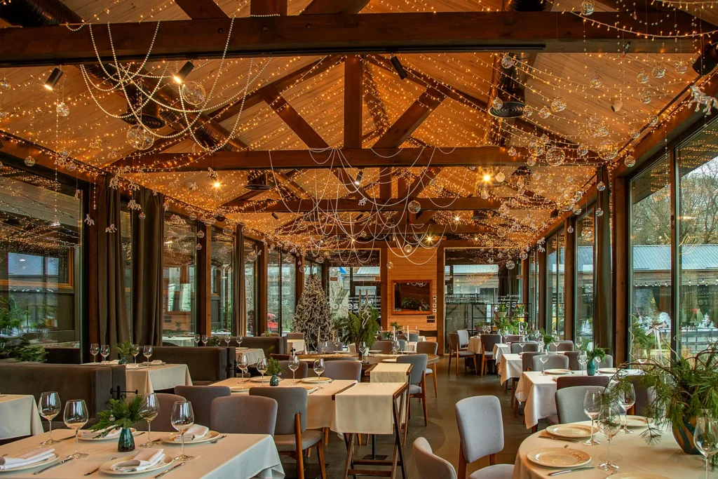 Terrace over the lake - accommodates up to 120 guests