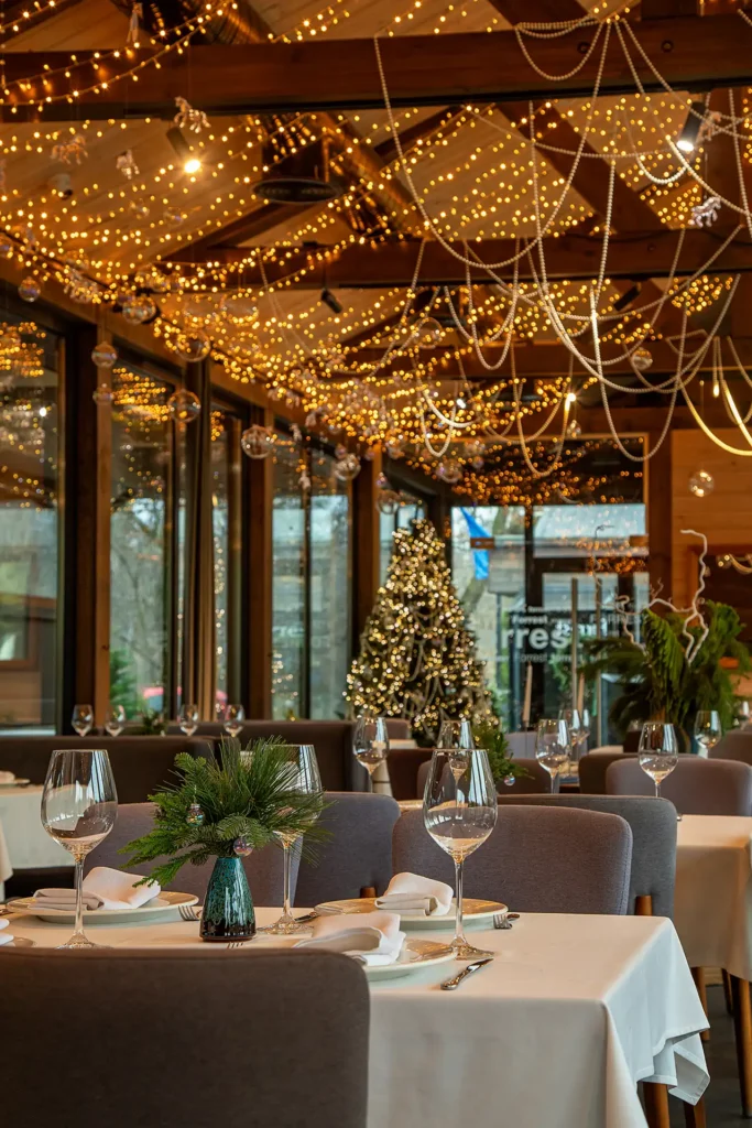 Terrace over the lake - accommodates up to 120 guests